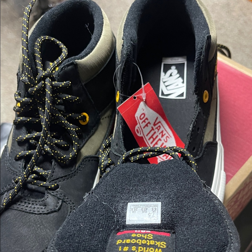 VANS OFF THE WALL SKATEBOARD SHOES